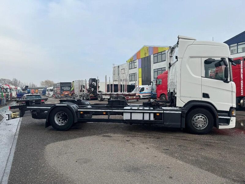 Scania R410 NGS 4X2 EURO 6 BDF CHASSIS RETARDER ROCKINGER - Грузовик-контейнеровоз/ Сменный кузов: фото 4 Scania R410 NGS 4X2 EURO 6 BDF CHASSIS RETARDER ROCKINGER - Грузовик-контейнеровоз/ Сменный кузов: фото 4