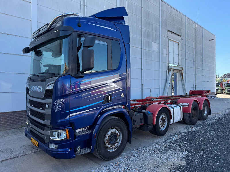 Scania R730 V8 8X4 EURO 6 HUB REDUCTION RETARDER - Грузовик-шасси: фото 1 Scania R730 V8 8X4 EURO 6 HUB REDUCTION RETARDER - Грузовик-шасси: фото 1
