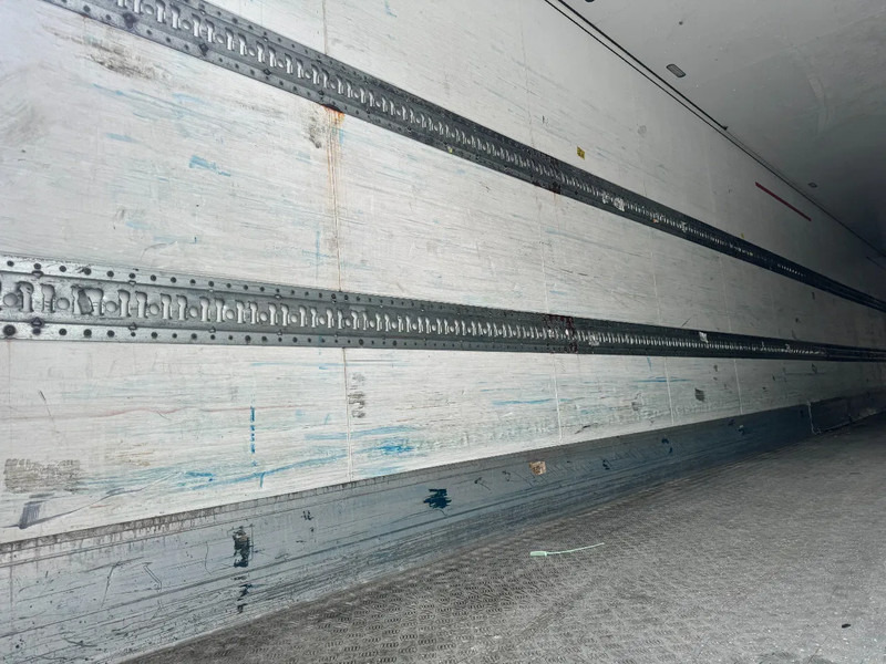 Schmitz Cargobull THERMO KING SLXE200 BPW AXLE - Полуприцеп-рефрижератор: фото 4 Schmitz Cargobull THERMO KING SLXE200 BPW AXLE - Полуприцеп-рефрижератор: фото 4
