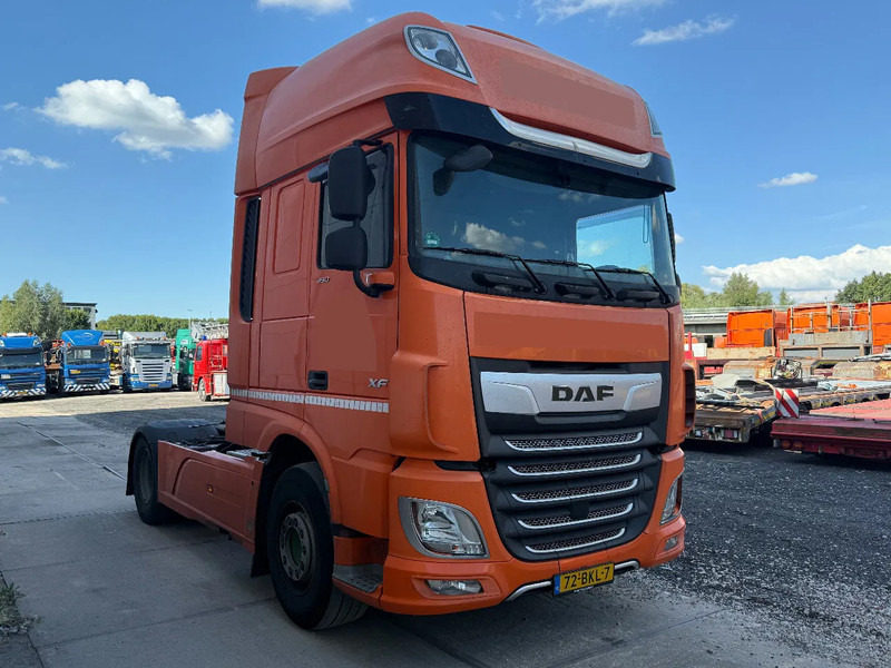 DAF XF 450 4X2 EURO 6 SKIRTS STANDKLIMA - Тягач: фото 2 DAF XF 450 4X2 EURO 6 SKIRTS STANDKLIMA - Тягач: фото 2