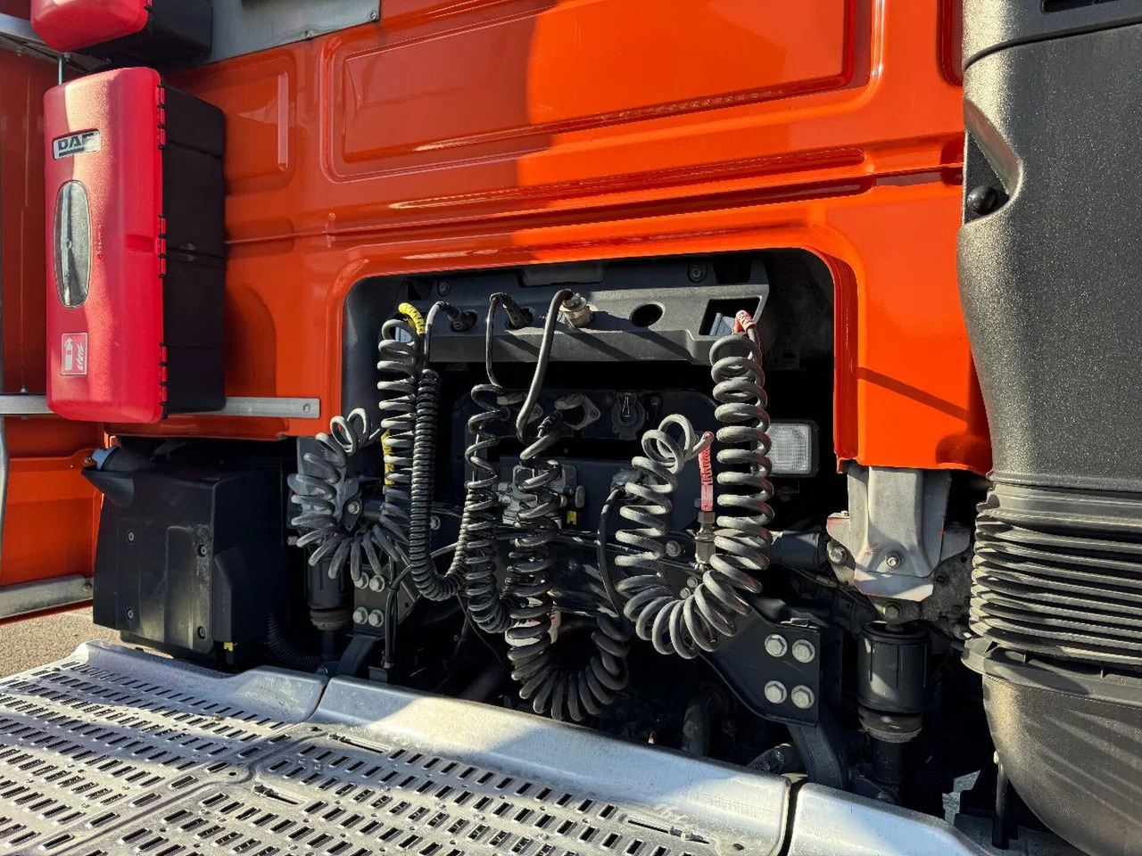Тягач DAF XF 460 4X2 RETARDER DOUBLE TANK TÜV TILL 09-2025 DAF XF 460 4X2 RETARDER DOUBLE TANK TÜV TILL 09-2025: фото 7
