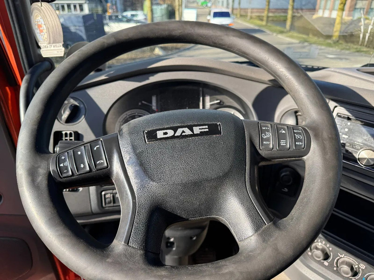Тягач DAF XF 460 4X2 RETARDER DOUBLE TANK TÜV TILL 09-2025 DAF XF 460 4X2 RETARDER DOUBLE TANK TÜV TILL 09-2025: фото 9