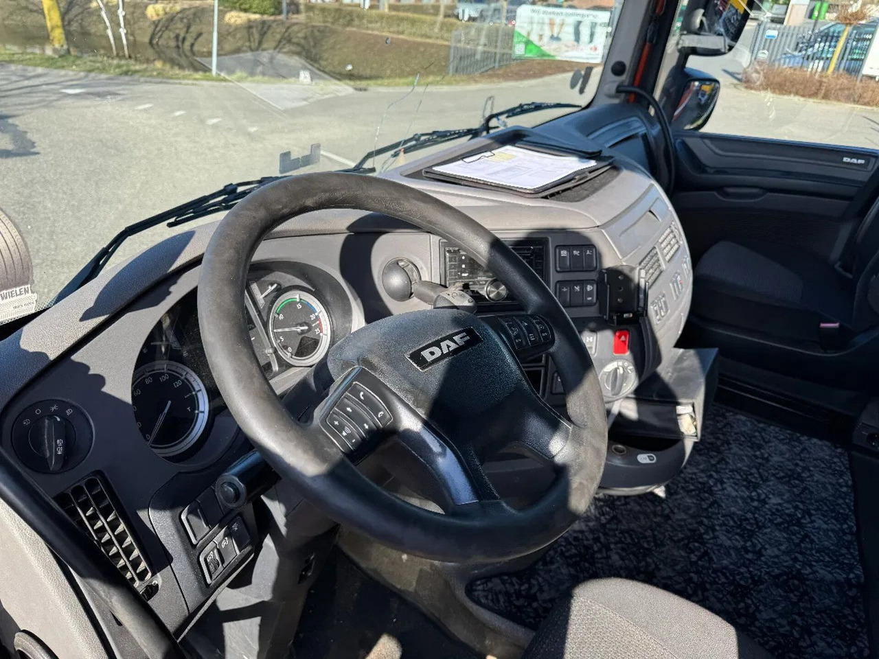 Тягач DAF XF 460 4X2 RETARDER DOUBLE TANK TÜV TILL 09-2025 DAF XF 460 4X2 RETARDER DOUBLE TANK TÜV TILL 09-2025: фото 10