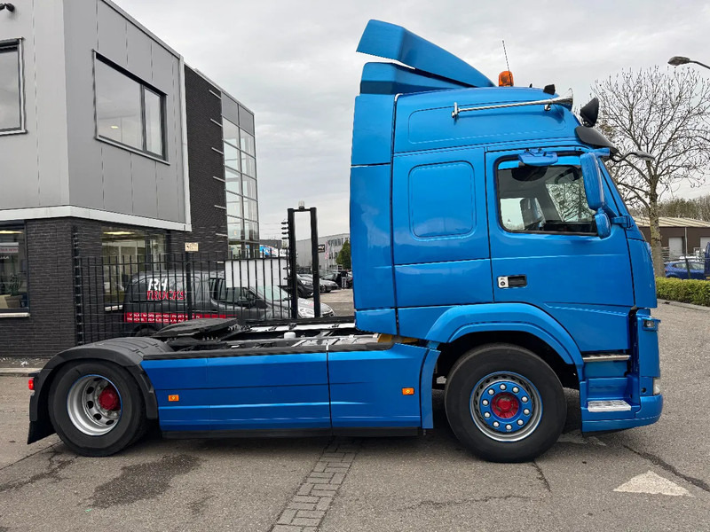 Volvo FM 370 4X2 SPOILERS EURO 6 SKIRTS HOLLAND TRUCK - Тягач: фото 4 Volvo FM 370 4X2 SPOILERS EURO 6 SKIRTS HOLLAND TRUCK - Тягач: фото 4