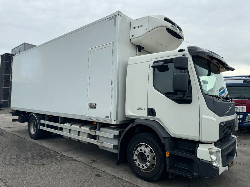 Volvo FE 250 4X2 - EURO 6 + THERMOKING T-500R + DHOLLANDIA LIFT + TÜV 06-2025 - Рефрижератор: фото 3 Volvo FE 250 4X2 - EURO 6 + THERMOKING T-500R + DHOLLANDIA LIFT + TÜV 06-2025 - Рефрижератор: фото 3