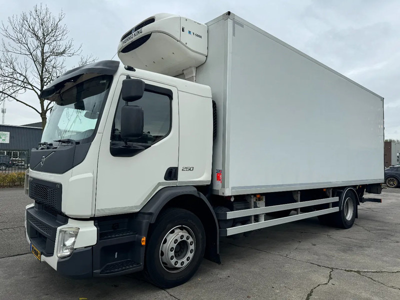 Volvo FE 250 4X2 - EURO 6 + THERMOKING T-500R + DHOLLANDIA LIFT + TÜV 06-2025 - Рефрижератор: фото 1 Volvo FE 250 4X2 - EURO 6 + THERMOKING T-500R + DHOLLANDIA LIFT + TÜV 06-2025 - Рефрижератор: фото 1