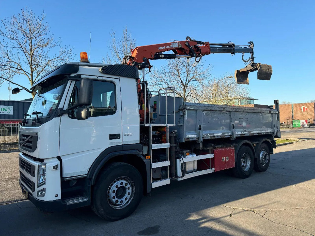 Volvo FM 330 6X2 - EURO 5 + ATLAS 126.3E A2 + REMOTE + - Самосвал, Автоманипулятор: фото 2 Volvo FM 330 6X2 - EURO 5 + ATLAS 126.3E A2 + REMOTE + - Самосвал, Автоманипулятор: фото 2