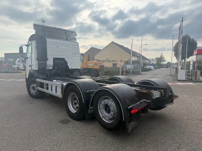 Volvo FM 330 FM 330 6X2 GESTUURD MET KM 235315 - Грузовик-шасси: фото 2 Volvo FM 330 FM 330 6X2 GESTUURD MET KM 235315 - Грузовик-шасси: фото 2