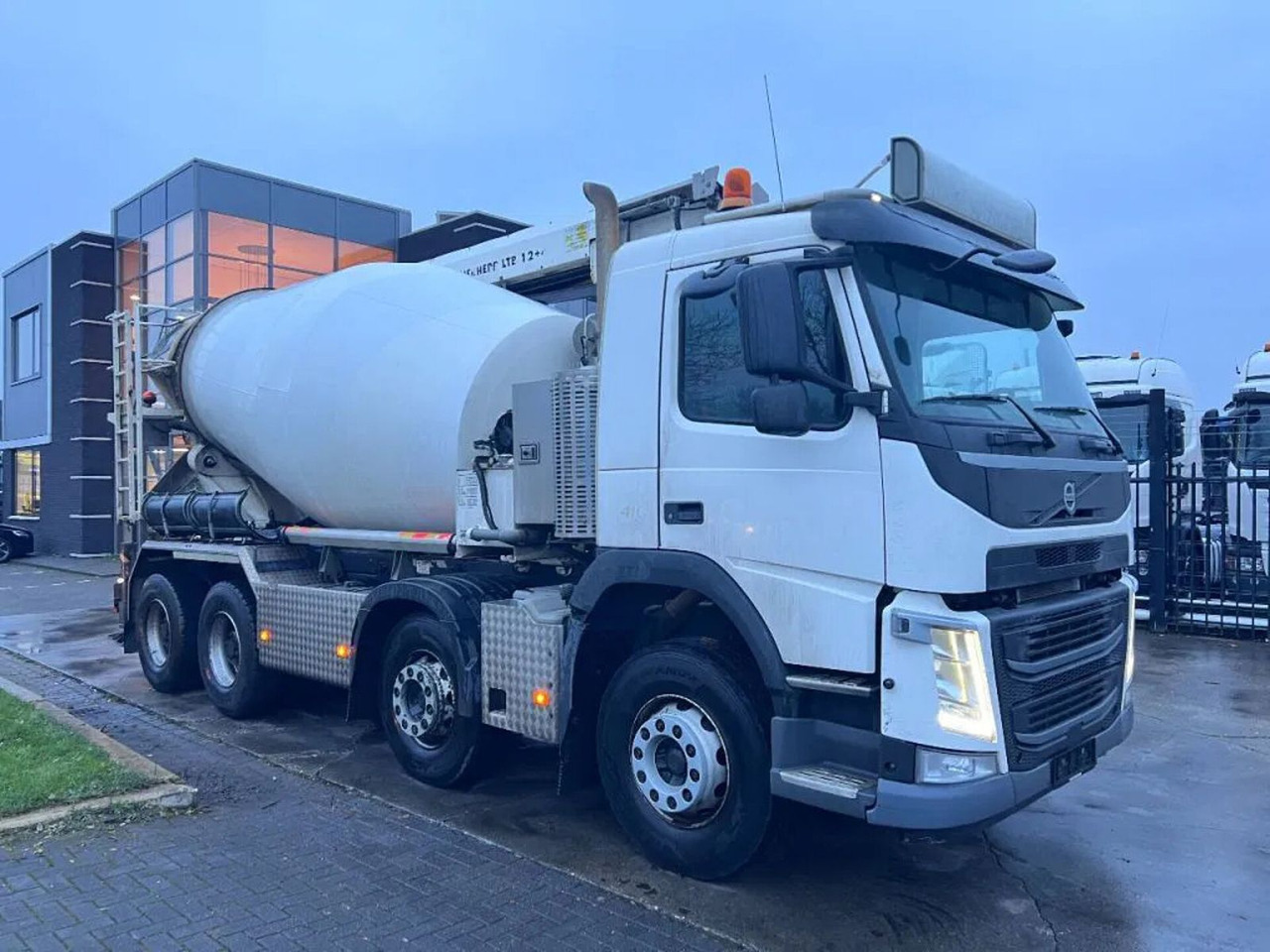 Volvo FM 410 8X4 - 3 UNITS! + MIXER 9m3 + LIEBHERR CON Volvo FM 410 8X4 - 3 UNITS! + MIXER 9m3 + LIEBHERR CON - Автобетоносмеситель: фото 3 Volvo FM 410 8X4 - 3 UNITS! + MIXER 9m3 + LIEBHERR CON Volvo FM 410 8X4 - 3 UNITS! + MIXER 9m3 + LIEBHERR CON - Автобетоносмеситель: фото 3