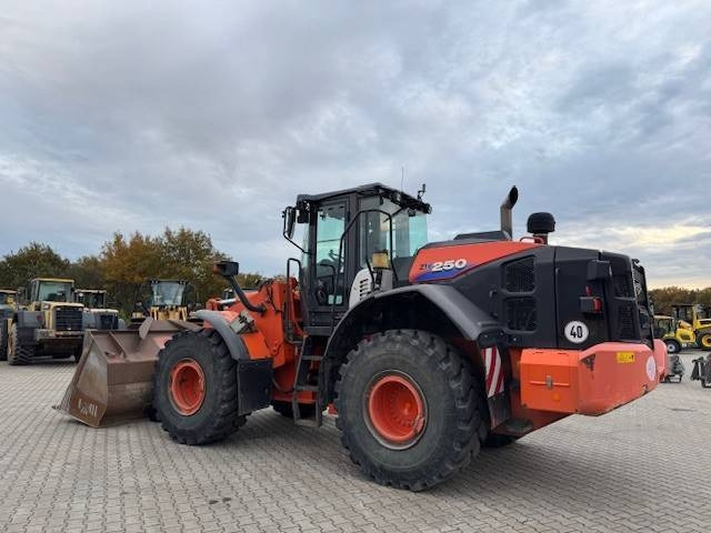 Hitachi ZW 250-6 - Колёсный погрузчик: фото 1 Hitachi ZW 250-6 - Колёсный погрузчик: фото 1