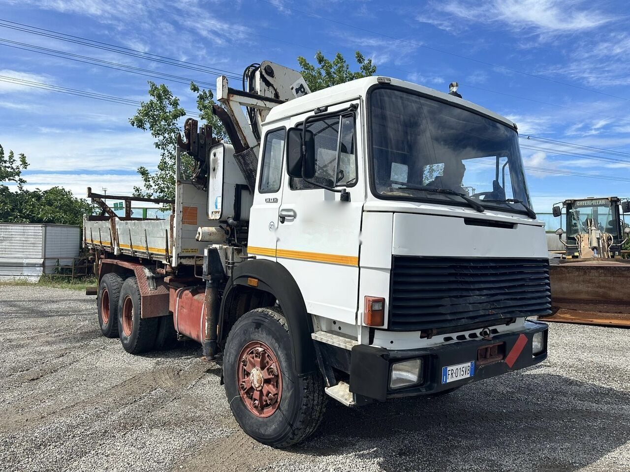Самосвал IVECO 330 26: фото 1