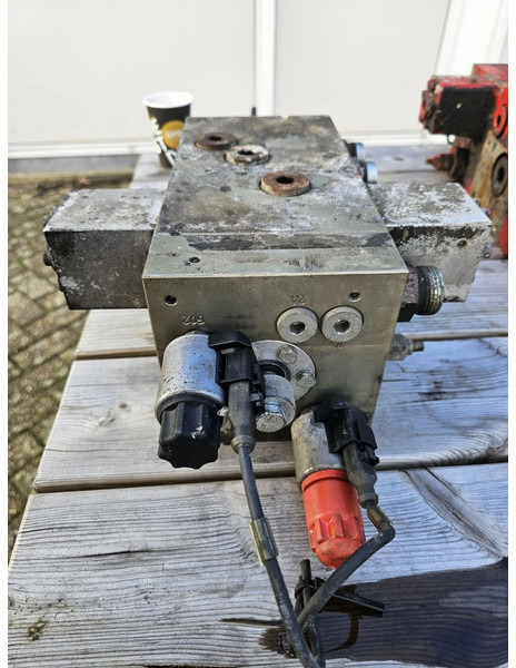 Legras Besturingsventiel 02 E-bediend (compleet) - Control valve - Гидравлика для Грузовиков: фото 5 Legras Besturingsventiel 02 E-bediend (compleet) - Control valve - Гидравлика для Грузовиков: фото 5