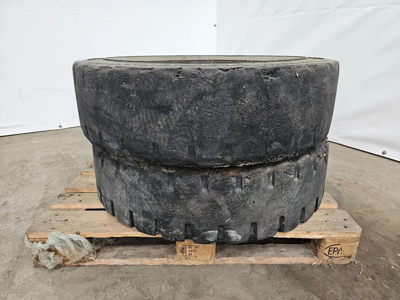 Michelin FULL RUBBER - Шина: фото 2 Michelin FULL RUBBER - Шина: фото 2