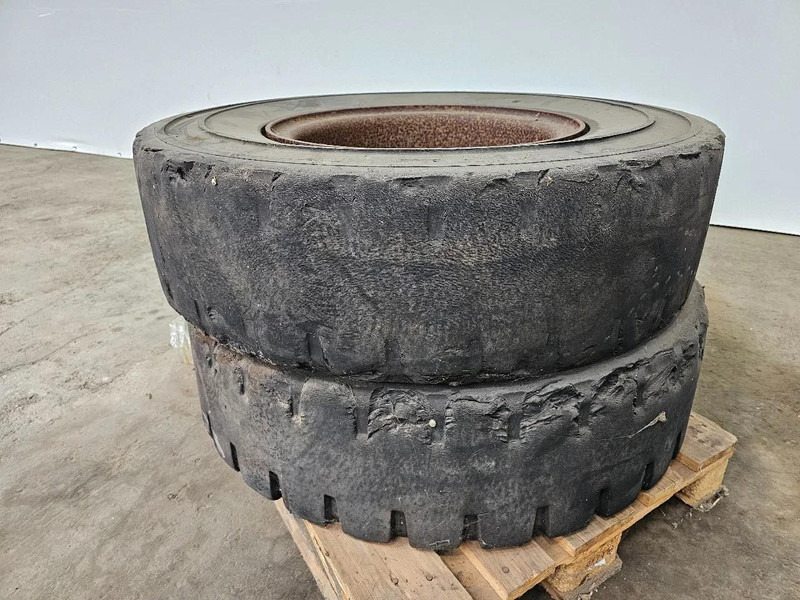 Michelin FULL RUBBER - Шина: фото 5 Michelin FULL RUBBER - Шина: фото 5