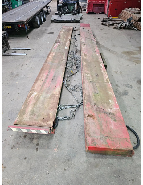 Stertil-Koni Ultra 4-koloms Hefbrug 17500KG - Запчасти: фото 3 Stertil-Koni Ultra 4-koloms Hefbrug 17500KG - Запчасти: фото 3