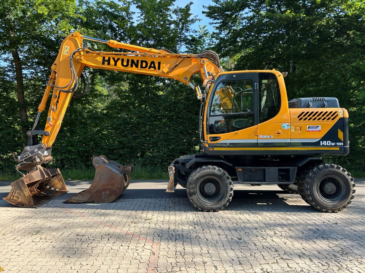 HYUNDAI R 140 W-9A - Колёсный экскаватор: фото 1 HYUNDAI R 140 W-9A - Колёсный экскаватор: фото 1
