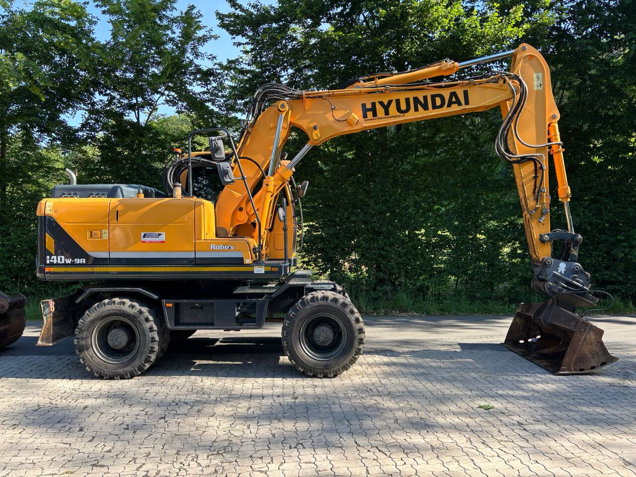HYUNDAI R 140 W-9A - Колёсный экскаватор: фото 2 HYUNDAI R 140 W-9A - Колёсный экскаватор: фото 2