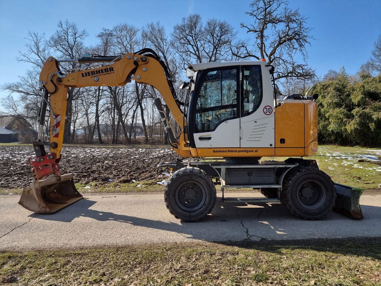 Liebherr A 910 Compact Litronic - Колёсный экскаватор: фото 1 Liebherr A 910 Compact Litronic - Колёсный экскаватор: фото 1