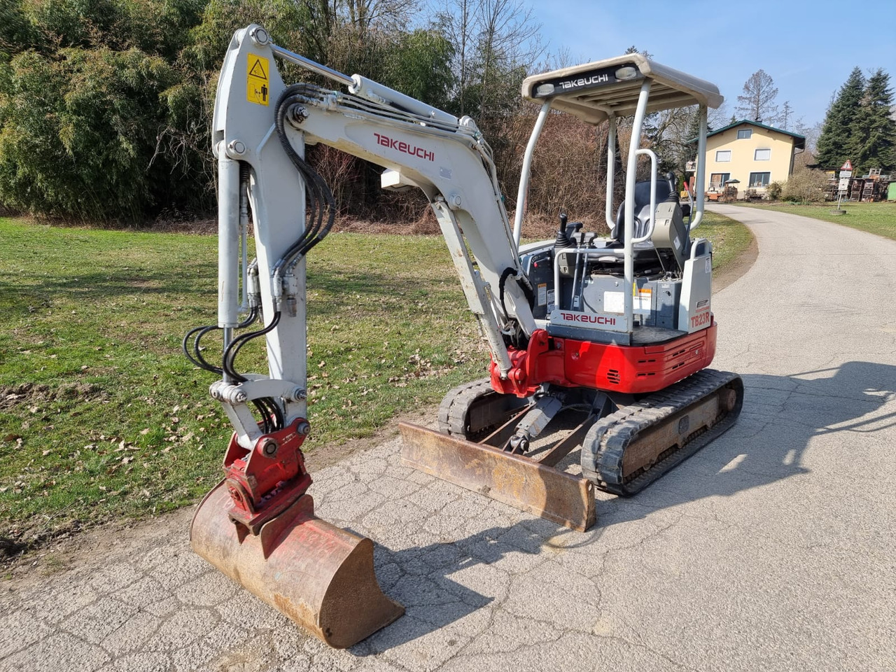 TAKEUCHI TB 23 R - Мини-экскаватор: фото 3 TAKEUCHI TB 23 R - Мини-экскаватор: фото 3
