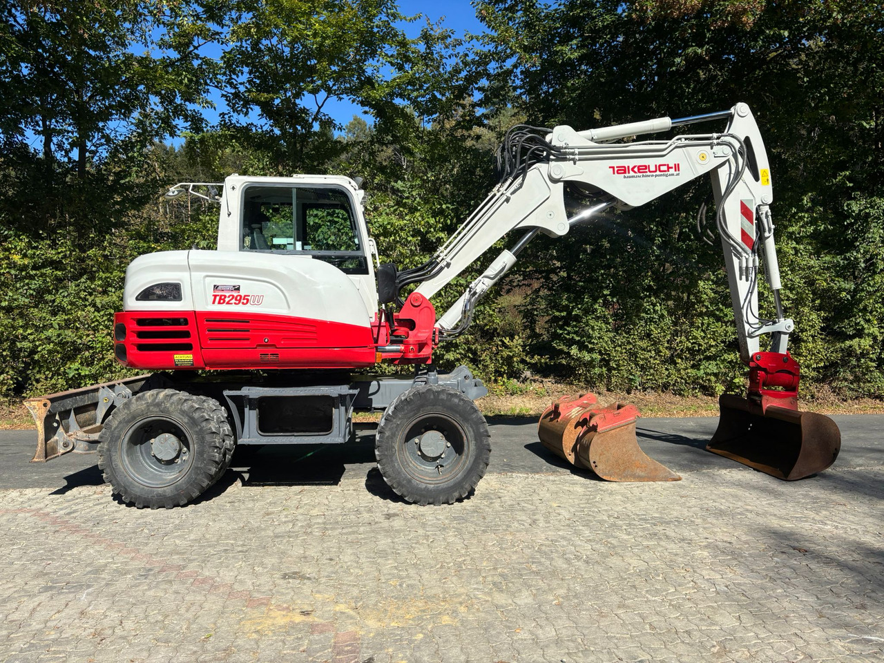 TAKEUCHI TB 295 W - Колёсный экскаватор: фото 2 TAKEUCHI TB 295 W - Колёсный экскаватор: фото 2