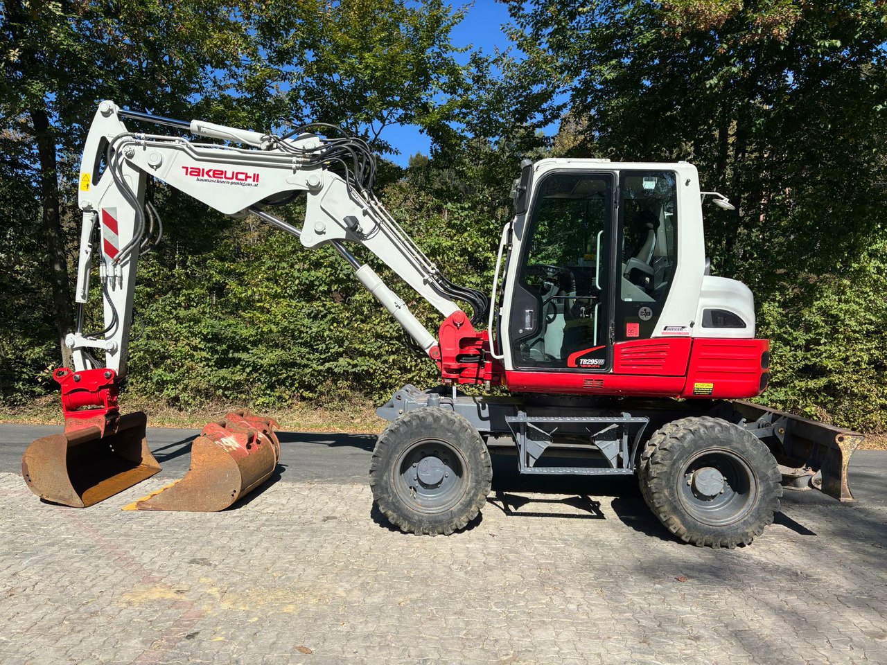 TAKEUCHI TB 295 W - Колёсный экскаватор: фото 1 TAKEUCHI TB 295 W - Колёсный экскаватор: фото 1