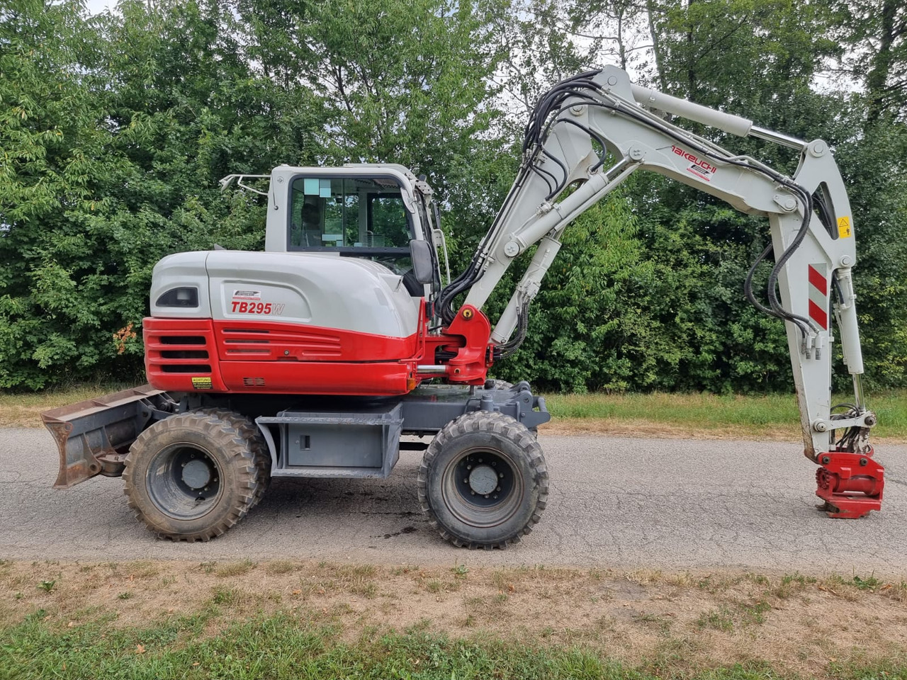 Takeuchi TB 295 W - Колёсный экскаватор: фото 2 Takeuchi TB 295 W - Колёсный экскаватор: фото 2