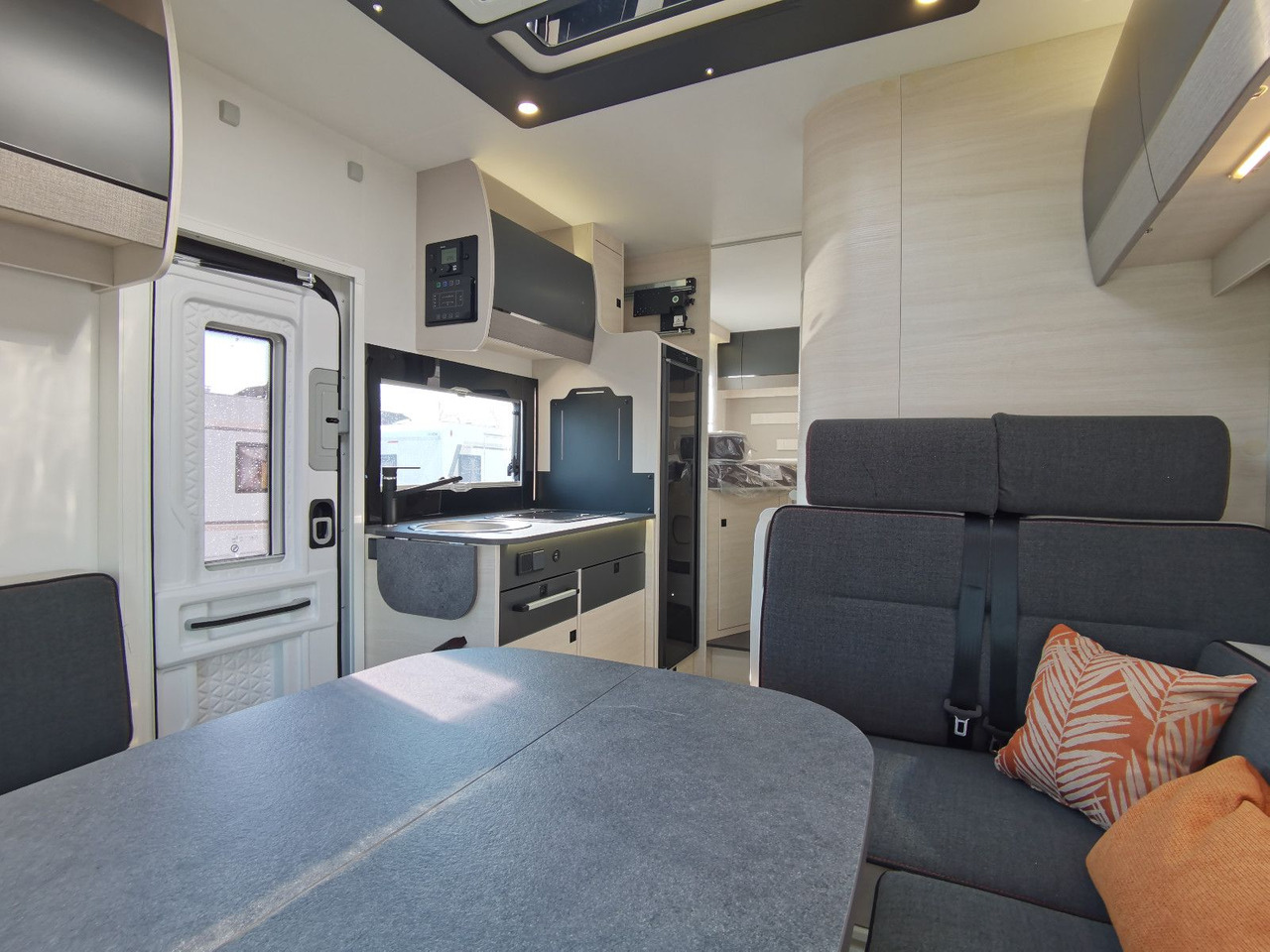 Chausson 627 TITANIUM /-2026- / 165PS - 8G. AUTOMATIK - Полуинтегрированный автодом: фото 4 Chausson 627 TITANIUM /-2026- / 165PS - 8G. AUTOMATIK - Полуинтегрированный автодом: фото 4