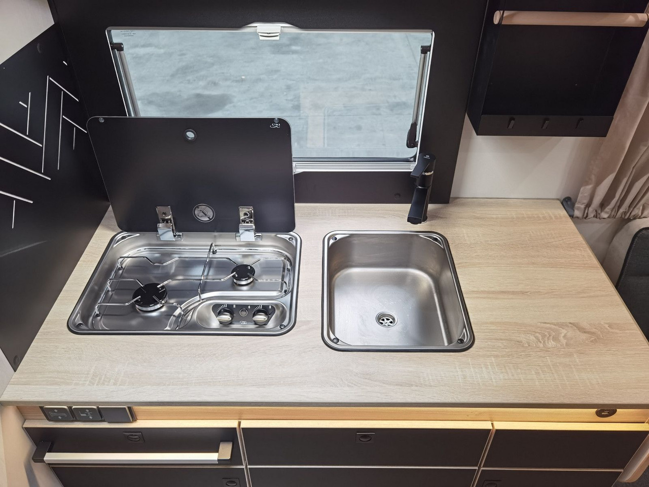 Полуинтегрированный автодом Chausson 640 TITANIUM / MODELL 2026 / 165PS /XXL-HUBBETT: фото 10