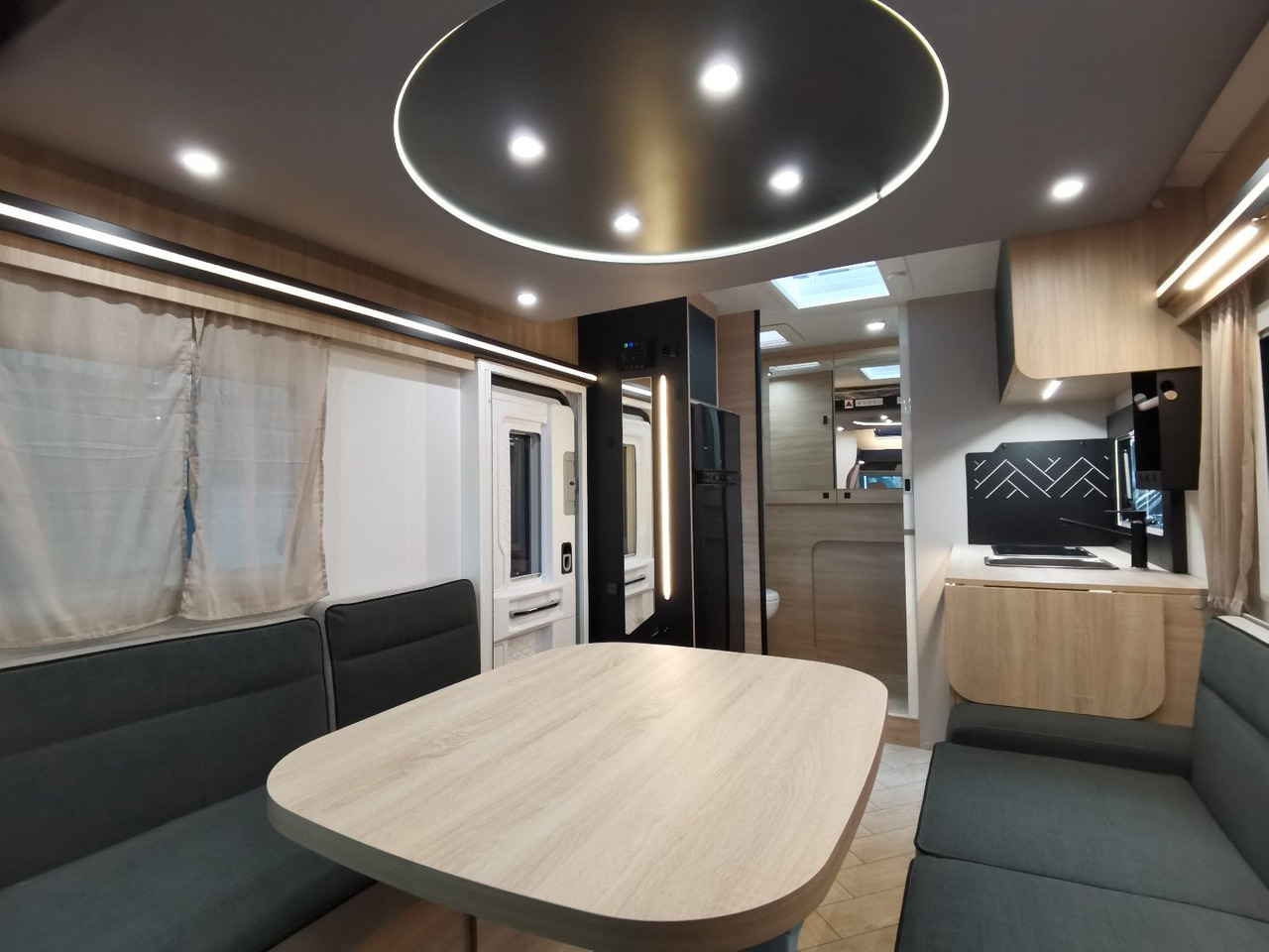 Полуинтегрированный автодом Chausson 640 TITANIUM / MODELL 2026 / 165PS /XXL-HUBBETT: фото 7