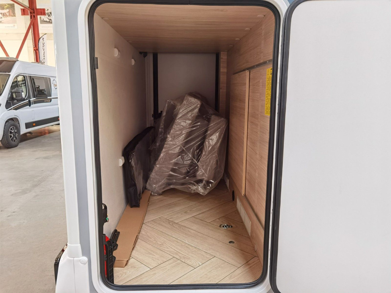 Полуинтегрированный автодом Chausson 650 TITANIUM / -2026- / 165PS-8G. / AHK/ HUBBETT: фото 12