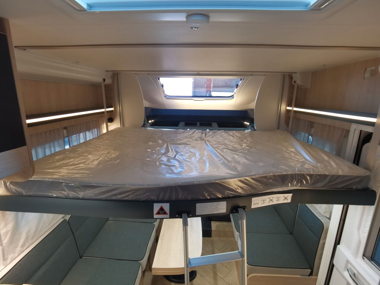 Полуинтегрированный автодом Chausson 650 TITANIUM / -2026- / 165PS-8G. / AHK/ HUBBETT: фото 18
