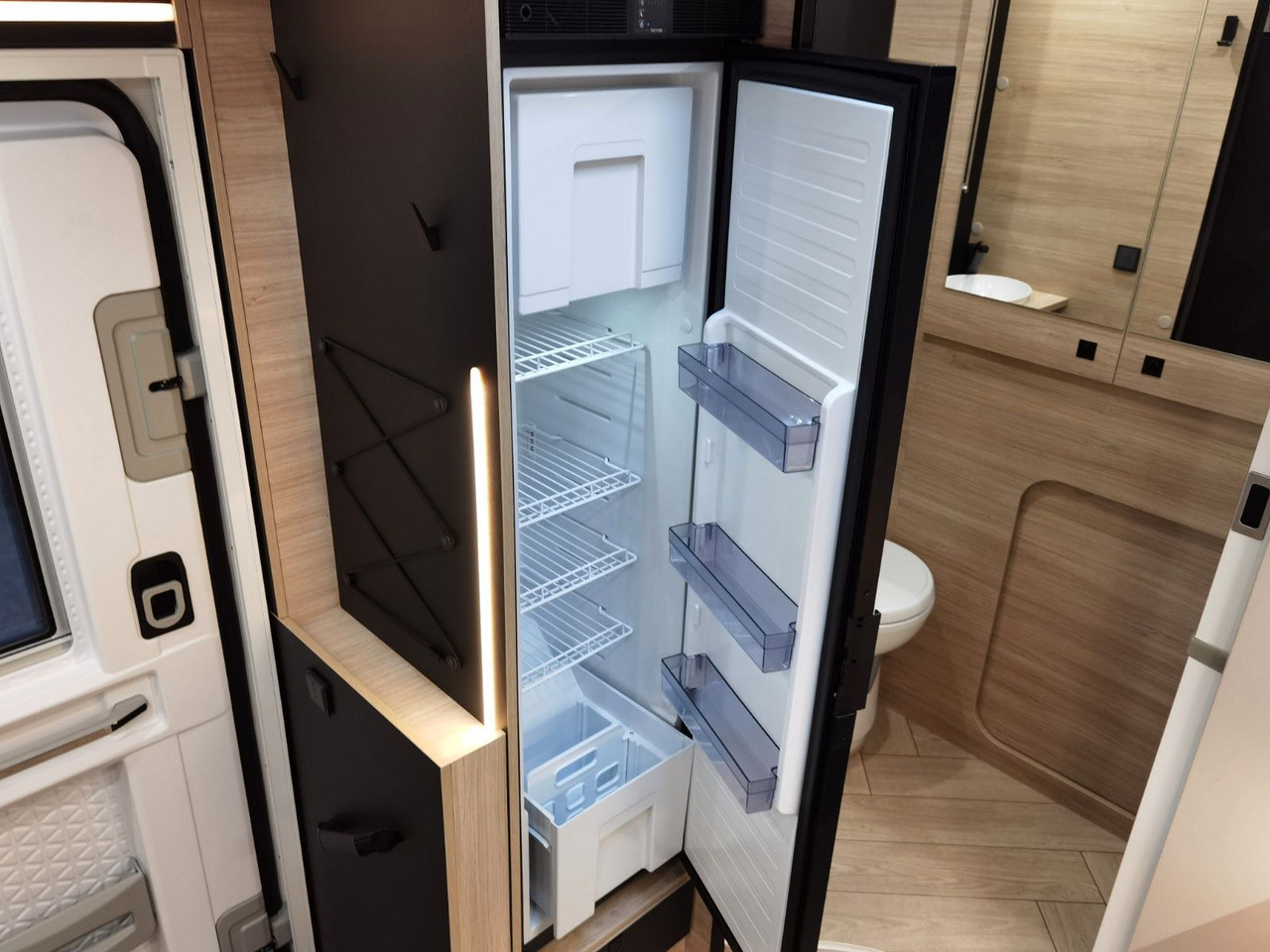 Полуинтегрированный автодом Chausson 650 TITANIUM / MODELL 2026 / 165PS-8G. / HUBBETT: фото 19