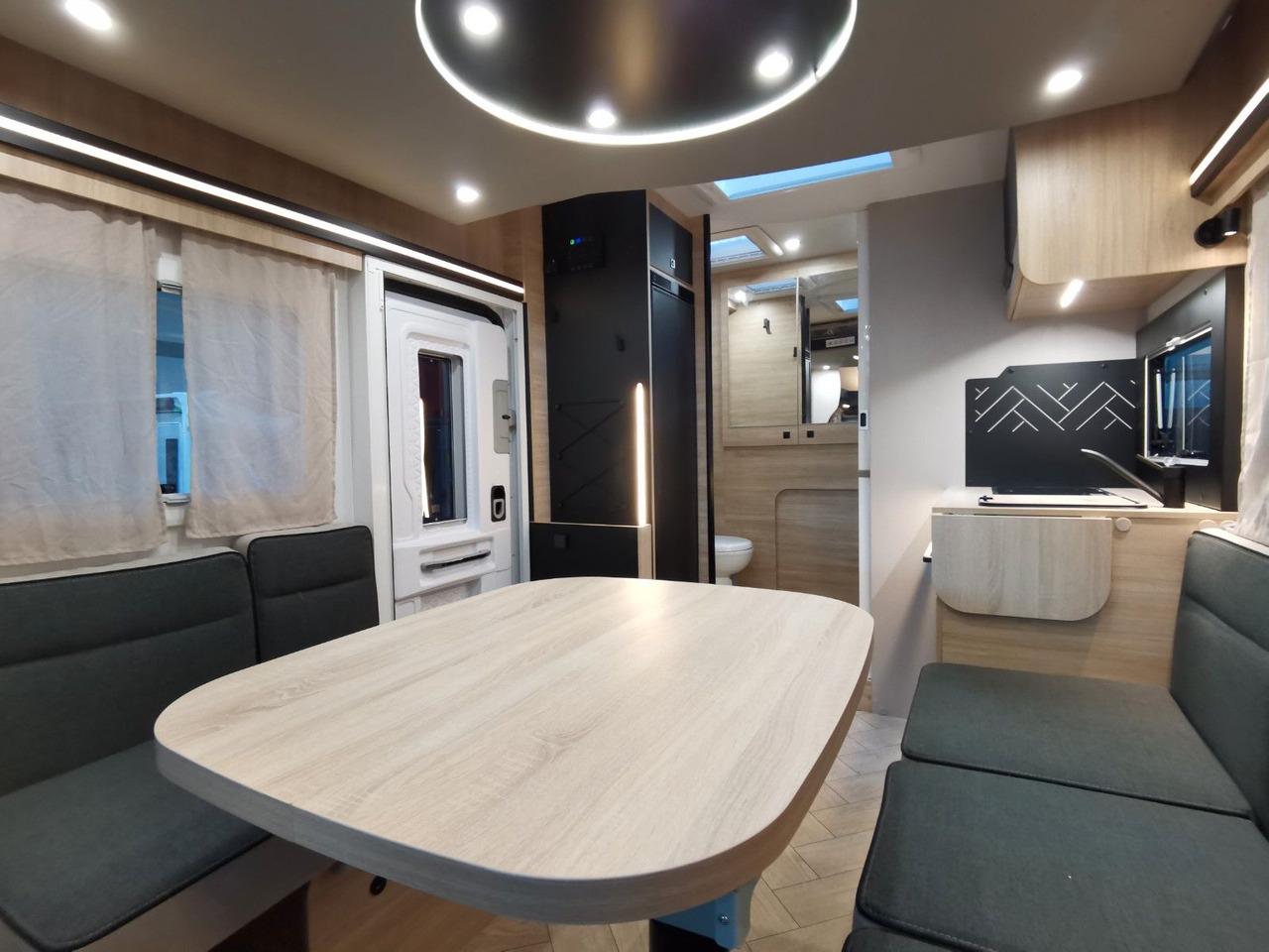 Полуинтегрированный автодом Chausson 650 TITANIUM / MODELL 2026 / 165PS-8G. / HUBBETT: фото 14