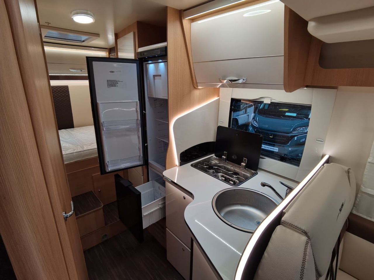 Полуинтегрированный автодом Forster T 699 HB / 140PS / HUBBETT & HECKBETT: фото 18 Полуинтегрированный автодом Forster T 699 HB / 140PS / HUBBETT & HECKBETT: фото 18