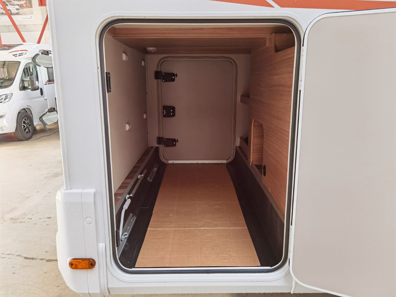 Полуинтегрированный автодом Weinsberg CARACOMPACT 600 MEG EDITION-PEPPER/ EINZELBETTEN: фото 9