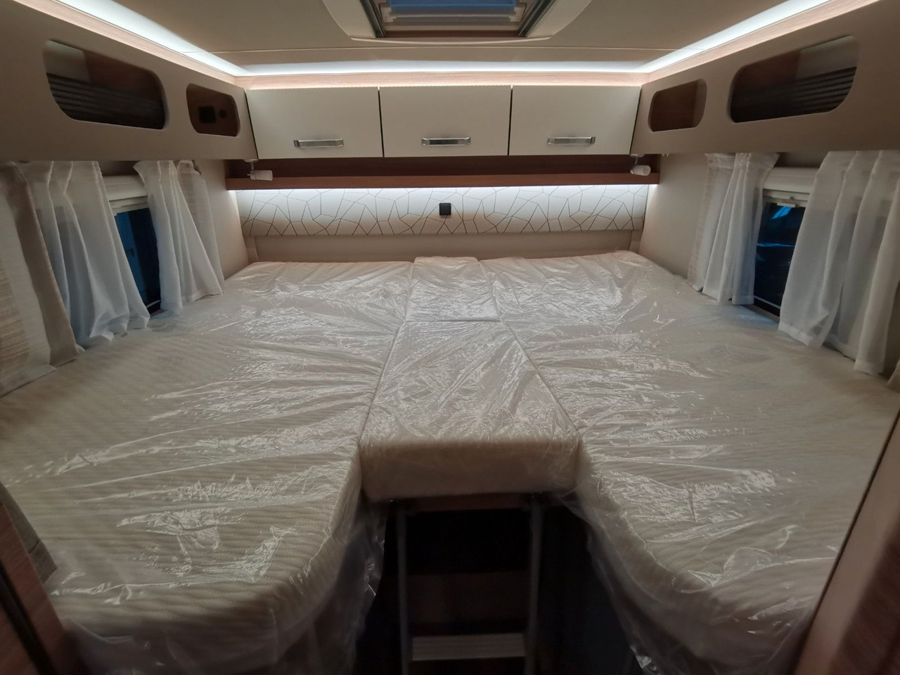 Полуинтегрированный автодом Weinsberg CARACOMPACT 600 MEG EDITION-PEPPER/ EINZELBETTEN: фото 19