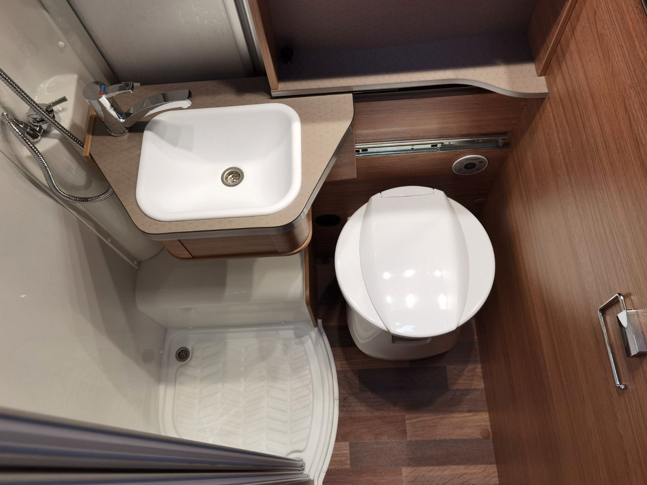 Полуинтегрированный автодом Weinsberg CARACOMPACT 600 MEG PEPPER / MODELL 2026: фото 21 Полуинтегрированный автодом Weinsberg CARACOMPACT 600 MEG PEPPER / MODELL 2026: фото 21