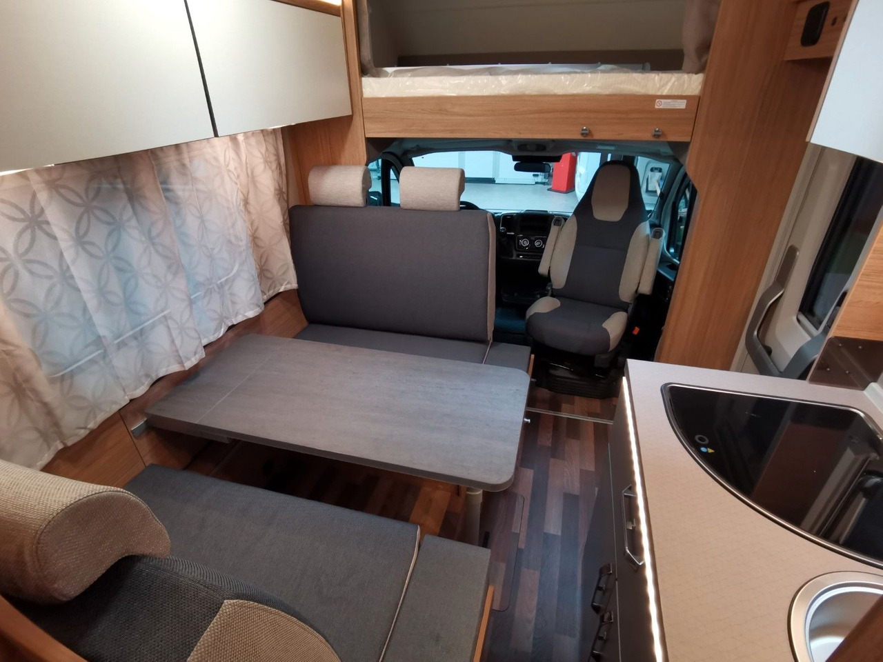 Альковный автодом Weinsberg CARAHOME 650 DG / 140 PS /  TOP - AUSSTATTUNG: фото 15