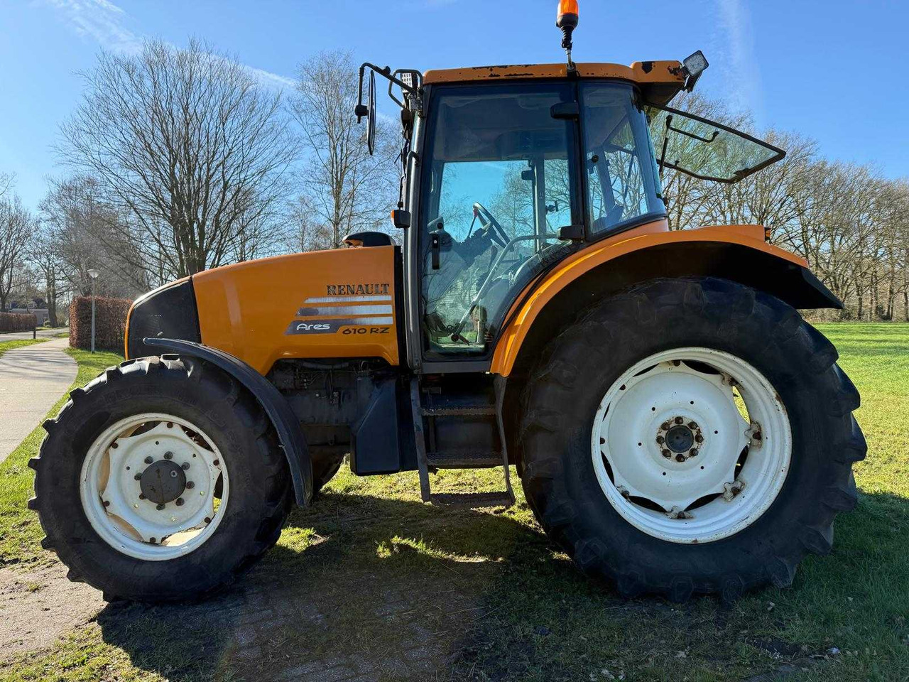 1999 RENAULT ARES 610 RZ ALL-WHEEL DRIVE FARM TRACTOR - Трактор: фото 4 1999 RENAULT ARES 610 RZ ALL-WHEEL DRIVE FARM TRACTOR - Трактор: фото 4