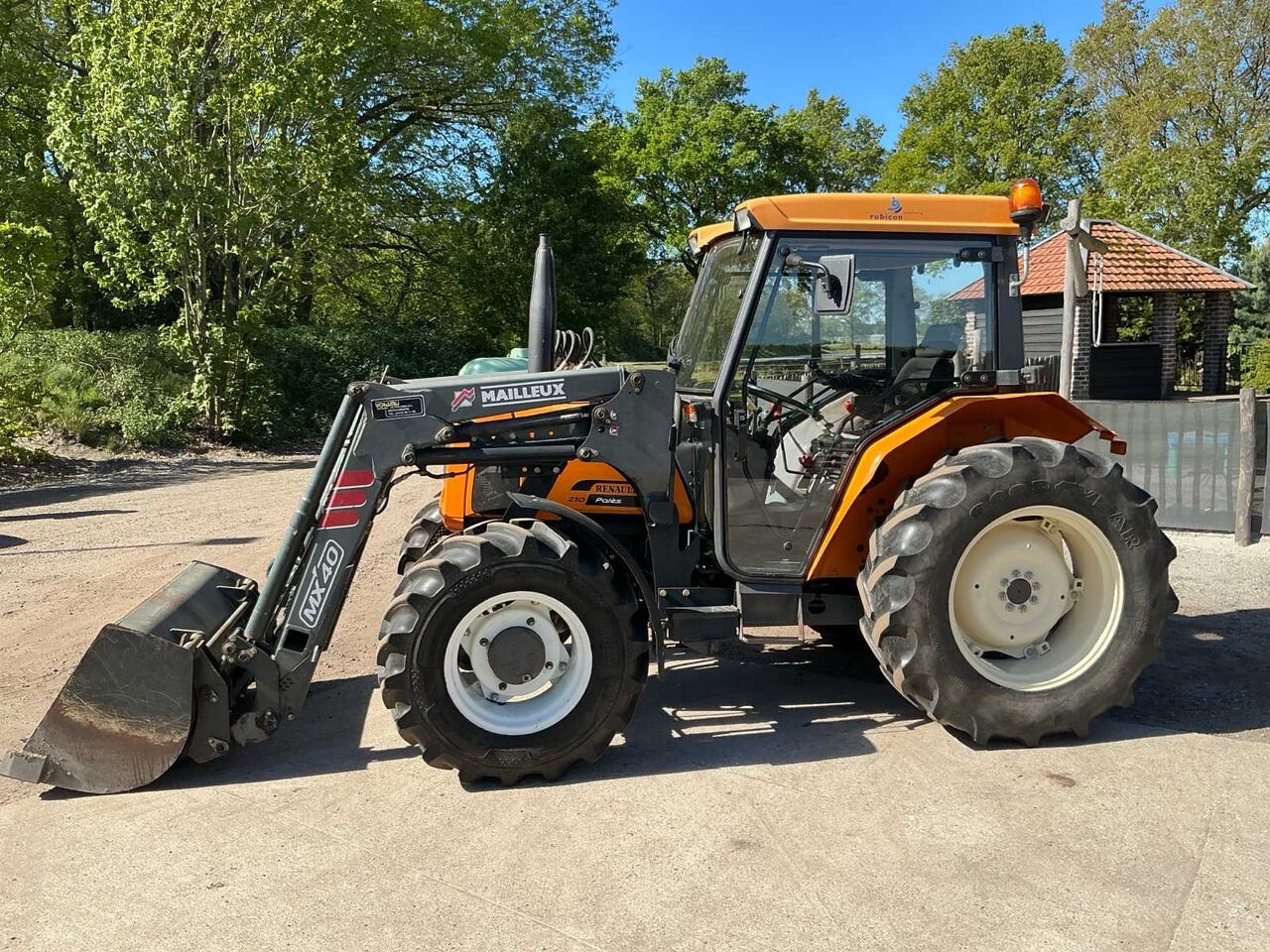 2001 RENAULT R3222CA FOUR WHEEL DRIVE FARM TRACTOR - Трактор: фото 5 2001 RENAULT R3222CA FOUR WHEEL DRIVE FARM TRACTOR - Трактор: фото 5
