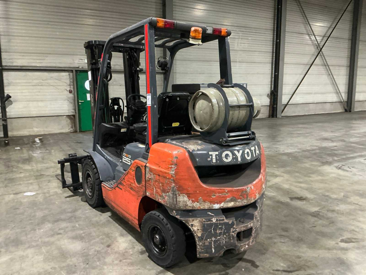 2010 TOYOTA TONERO 25 -8FGF25 FORKLIFT - Вилочный погрузчик: фото 4 2010 TOYOTA TONERO 25 -8FGF25 FORKLIFT - Вилочный погрузчик: фото 4