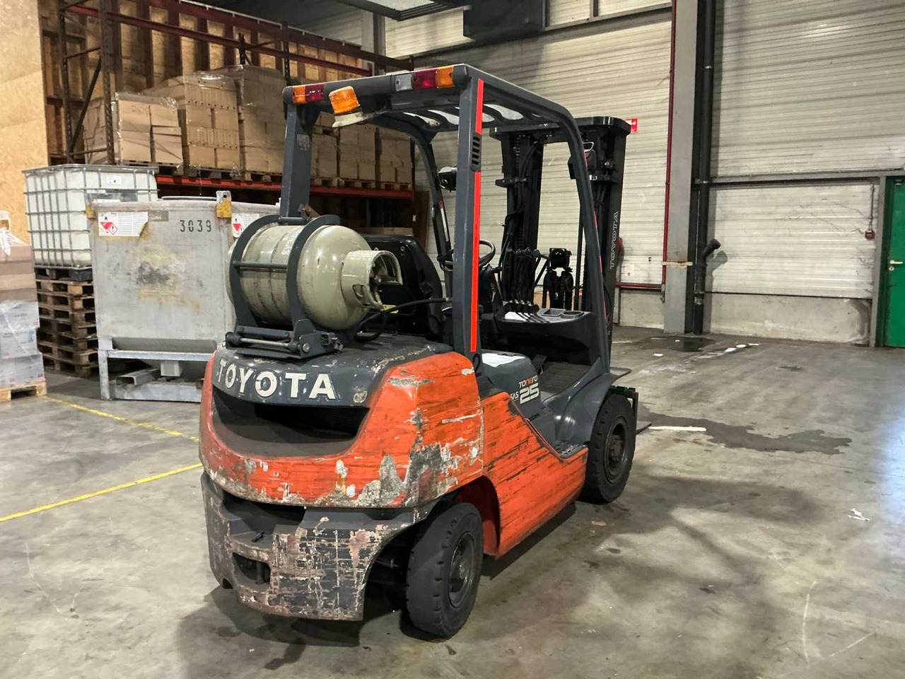 2010 TOYOTA TONERO 25 -8FGF25 FORKLIFT - Вилочный погрузчик: фото 3 2010 TOYOTA TONERO 25 -8FGF25 FORKLIFT - Вилочный погрузчик: фото 3