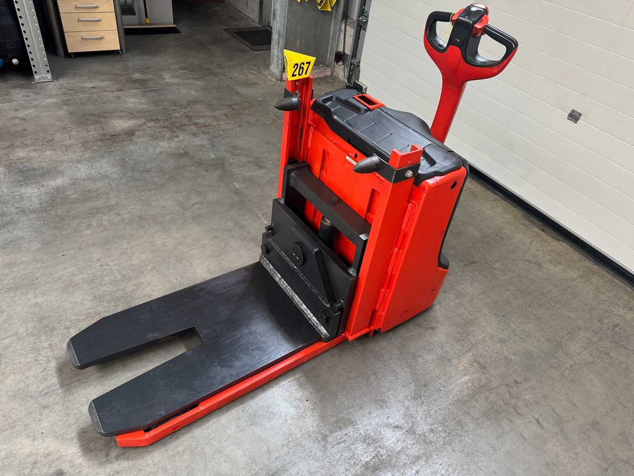 2011 LINDE ROTOBATT BATTERY REPLACEMENT PALLET TRUCK STACKER ANT 2,115 HOURS - Вилочный погрузчик: фото 1 2011 LINDE ROTOBATT BATTERY REPLACEMENT PALLET TRUCK STACKER ANT 2,115 HOURS - Вилочный погрузчик: фото 1