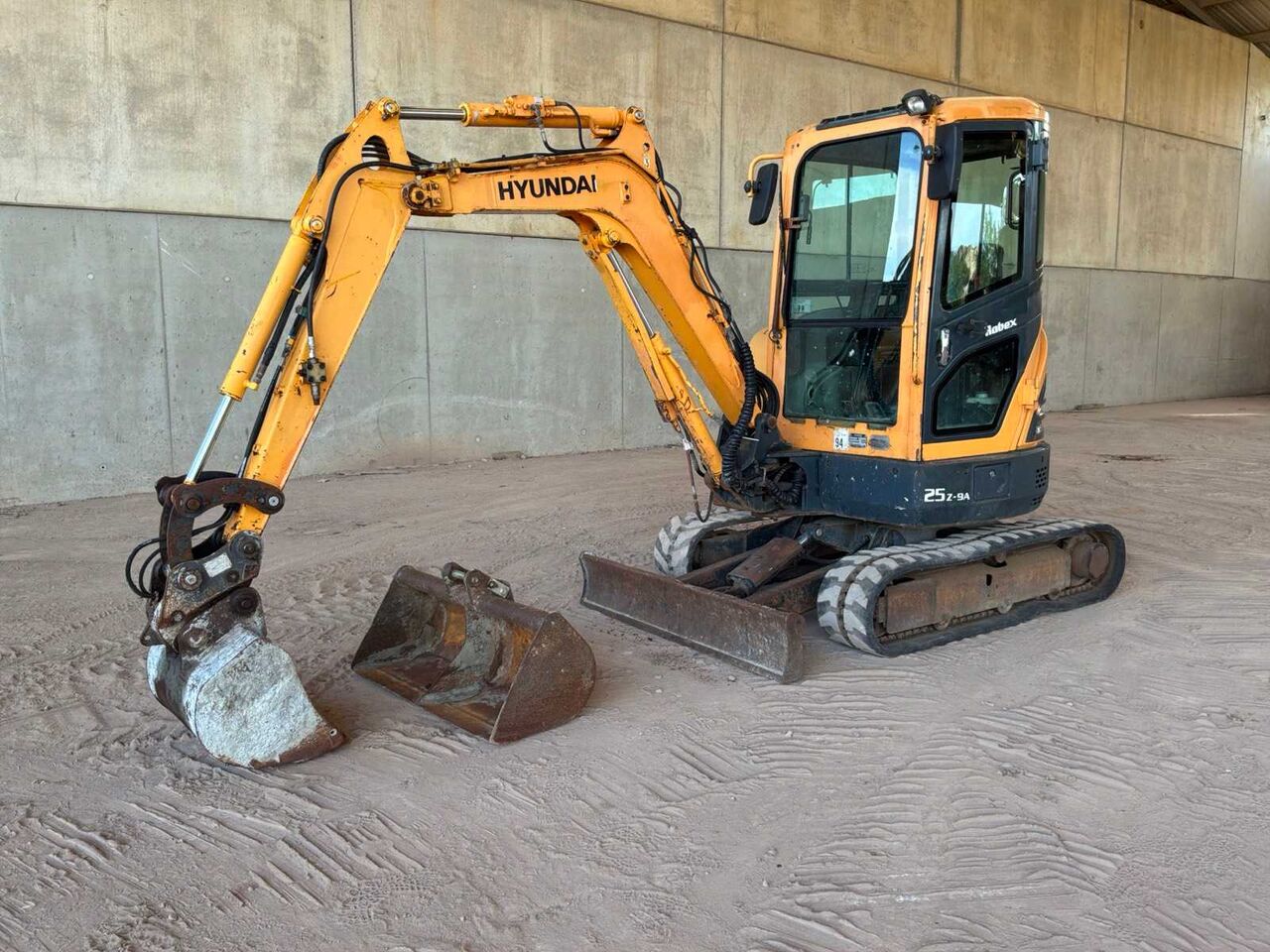 2014 HYUNDAI ROBEX 25Z-9A CRAWLER EXCAVATOR - Экскаватор: фото 1 2014 HYUNDAI ROBEX 25Z-9A CRAWLER EXCAVATOR - Экскаватор: фото 1