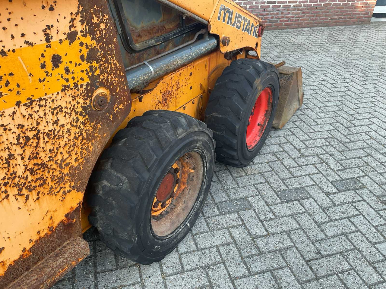 Гусеничный мини-погрузчик 2015 MUSTANG 2044 SKID STEER LOADER: фото 11