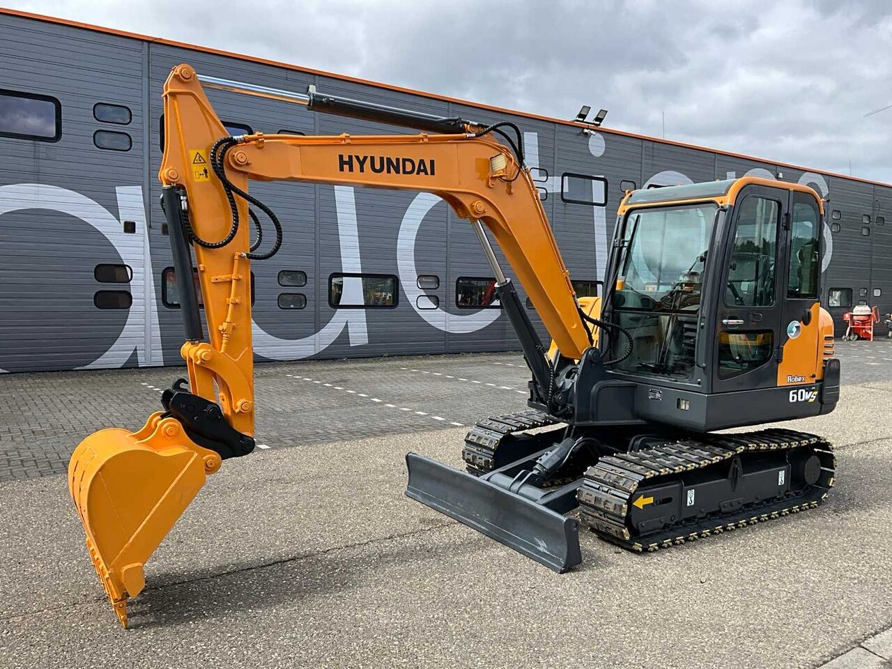 2017 HYUNDAI ROBEX R60VS MIDI EXCAVATOR - Экскаватор: фото 1 2017 HYUNDAI ROBEX R60VS MIDI EXCAVATOR - Экскаватор: фото 1