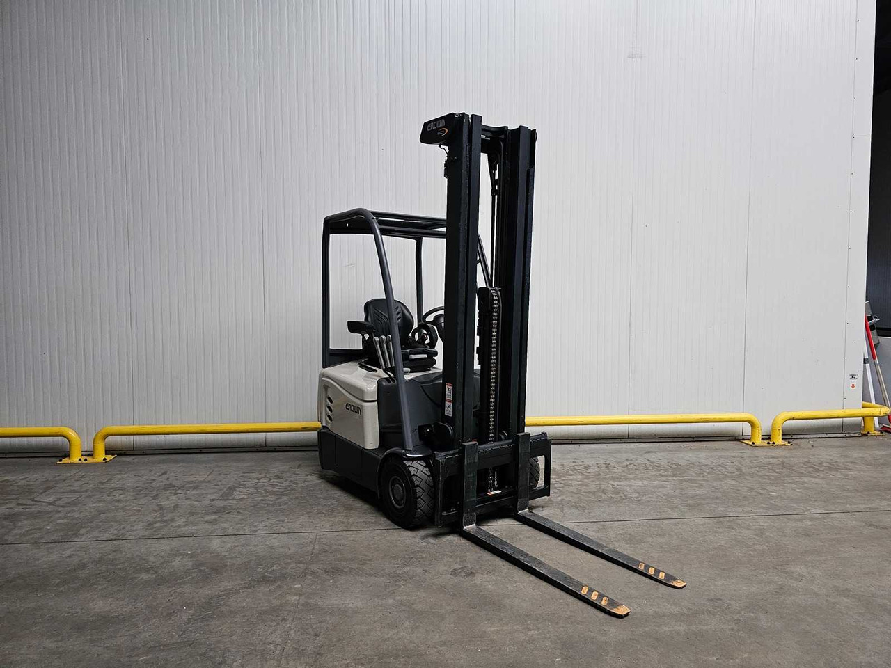 2018 CROWN SCT6010-1.3 FORKLIFT - Вилочный погрузчик: фото 2 2018 CROWN SCT6010-1.3 FORKLIFT - Вилочный погрузчик: фото 2