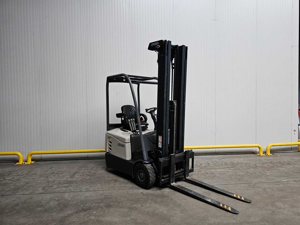 2018 CROWN SCT6010-1.3 FORKLIFT - Вилочный погрузчик: фото 2 2018 CROWN SCT6010-1.3 FORKLIFT - Вилочный погрузчик: фото 2