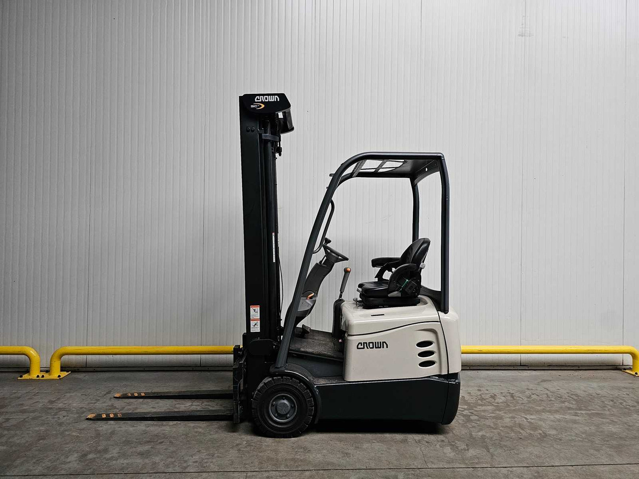 2018 CROWN SCT6010-1.3 FORKLIFT - Вилочный погрузчик: фото 3 2018 CROWN SCT6010-1.3 FORKLIFT - Вилочный погрузчик: фото 3