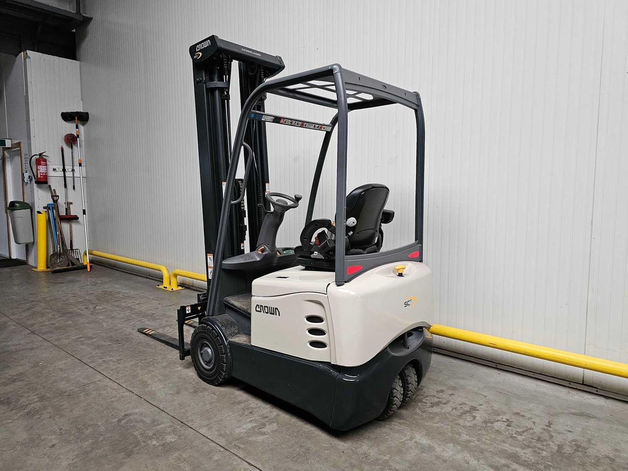 2018 CROWN SCT6010-1.3 FORKLIFT - Вилочный погрузчик: фото 4 2018 CROWN SCT6010-1.3 FORKLIFT - Вилочный погрузчик: фото 4